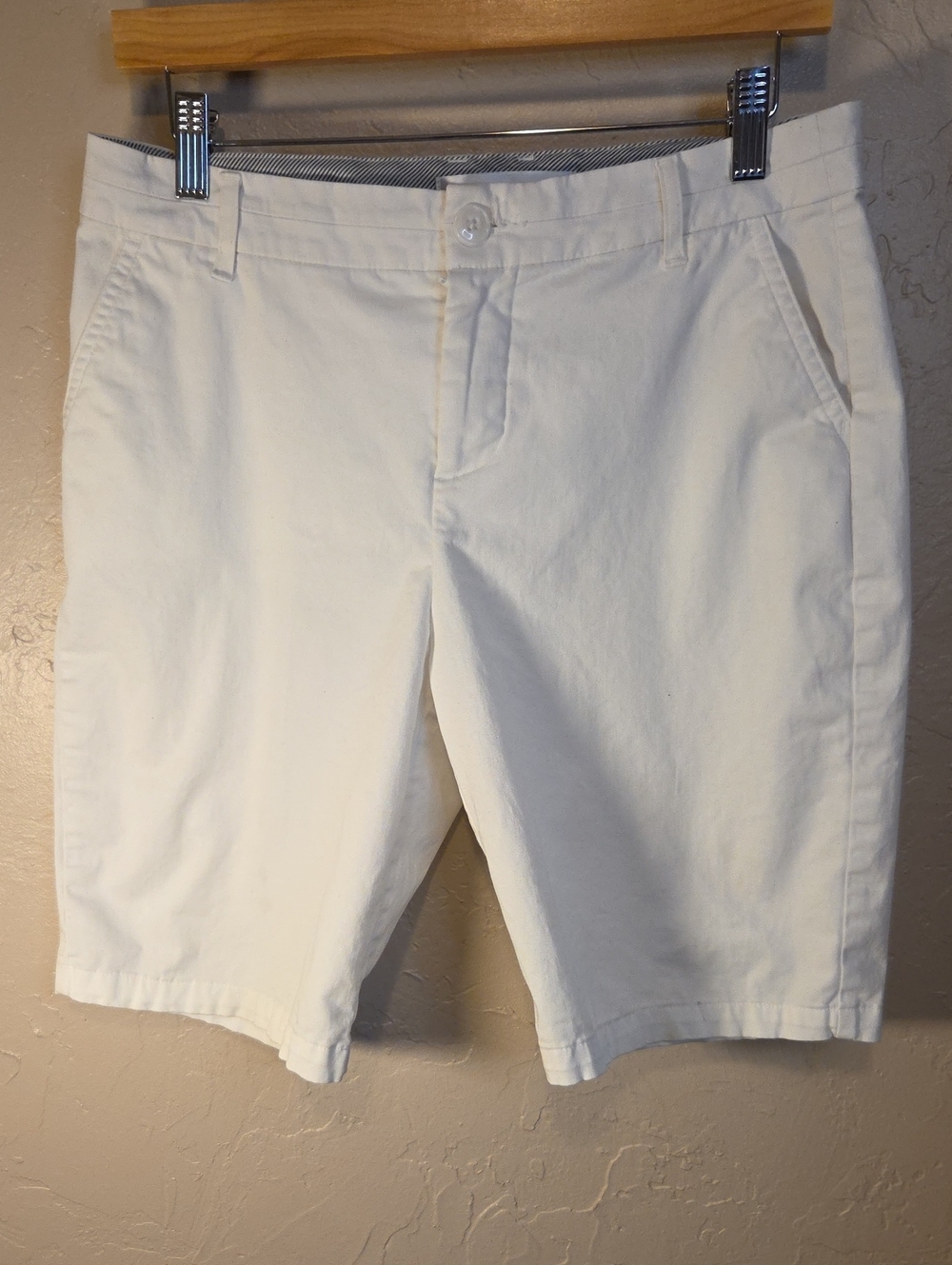 croft & barrow White Flat-Front Chino Shorts Size 6